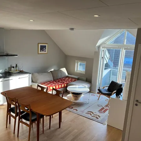 Lejlighed And Modern In *
